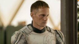 Oemotståndlig underhållning med en suverän Alexander Skarsgård