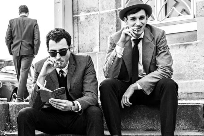 Jean-Luc Godard (här spelad av Guillaume Marbeck) regisserar Jean-Paul Belmondo (Aubry Dullin).